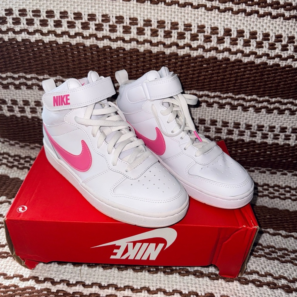 NEW!! Nike Kids' Grade School Court Borough Mid Shoes 6y